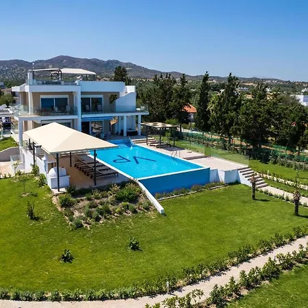 Viviane Paulos Villa Gennadi