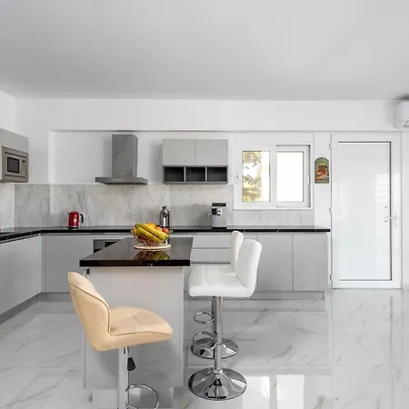 Villa Viviane Paulos Gennadi