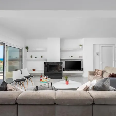 Viviane Paulos Vila *