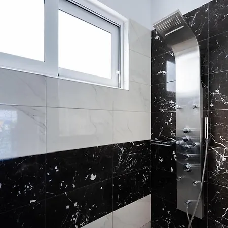 Vila Viviane Paulos *