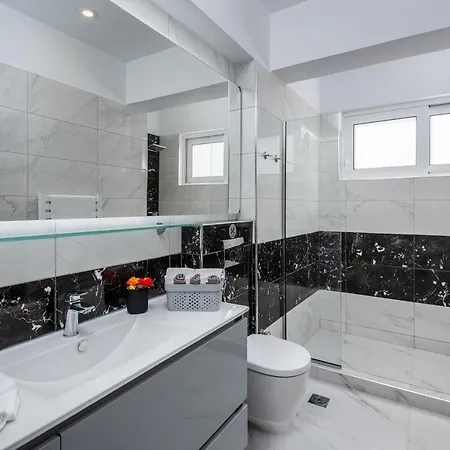 Vila Viviane Paulos *