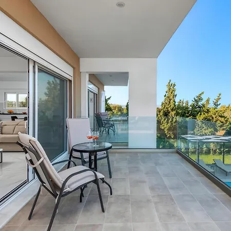 Viviane Paulos Jenádi