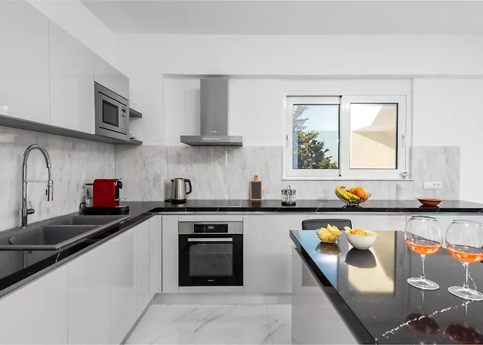 Viviane Paulos Villa