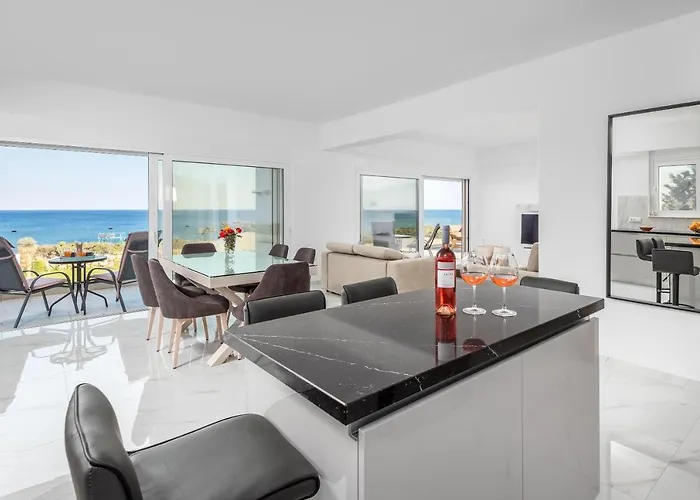 Viviane Paulos Villa Gennadi