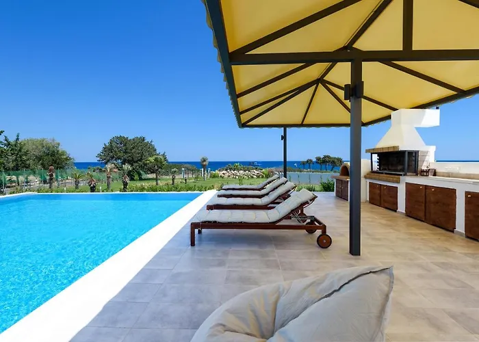 Viviane Paulos Villa