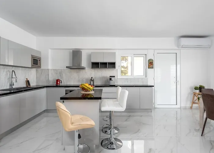 Villa Viviane Paulos Gennadi