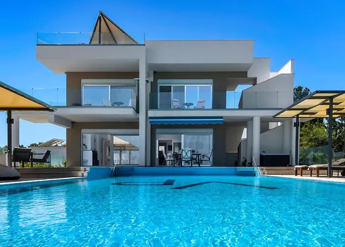 Viviane Paulos Villa