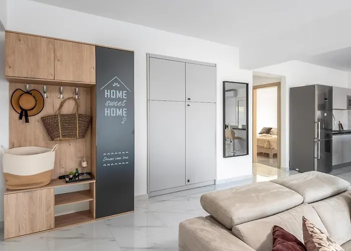 Viviane Paulos Villa